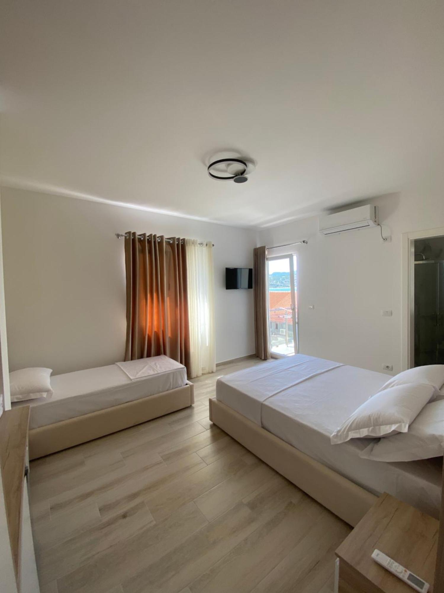 Helena Hotel Shengjin Bagian luar foto