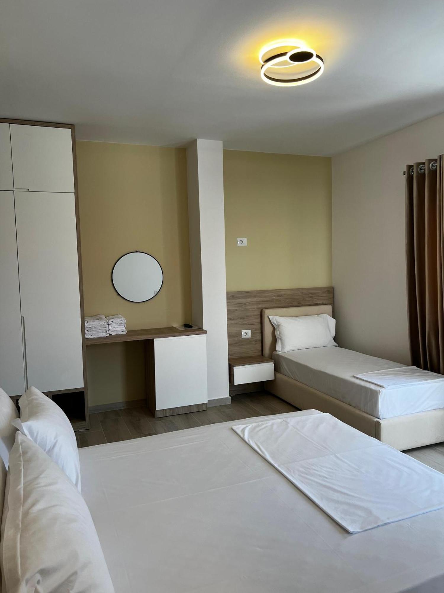 Helena Hotel Shengjin Bagian luar foto