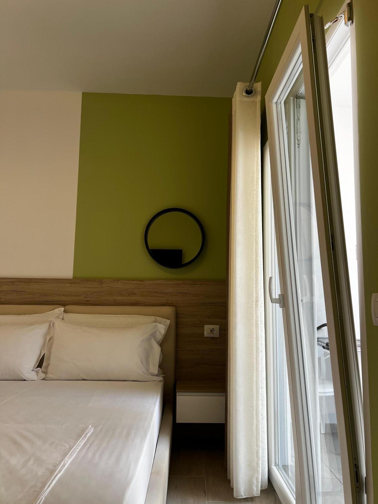 Helena Hotel Shengjin Bagian luar foto