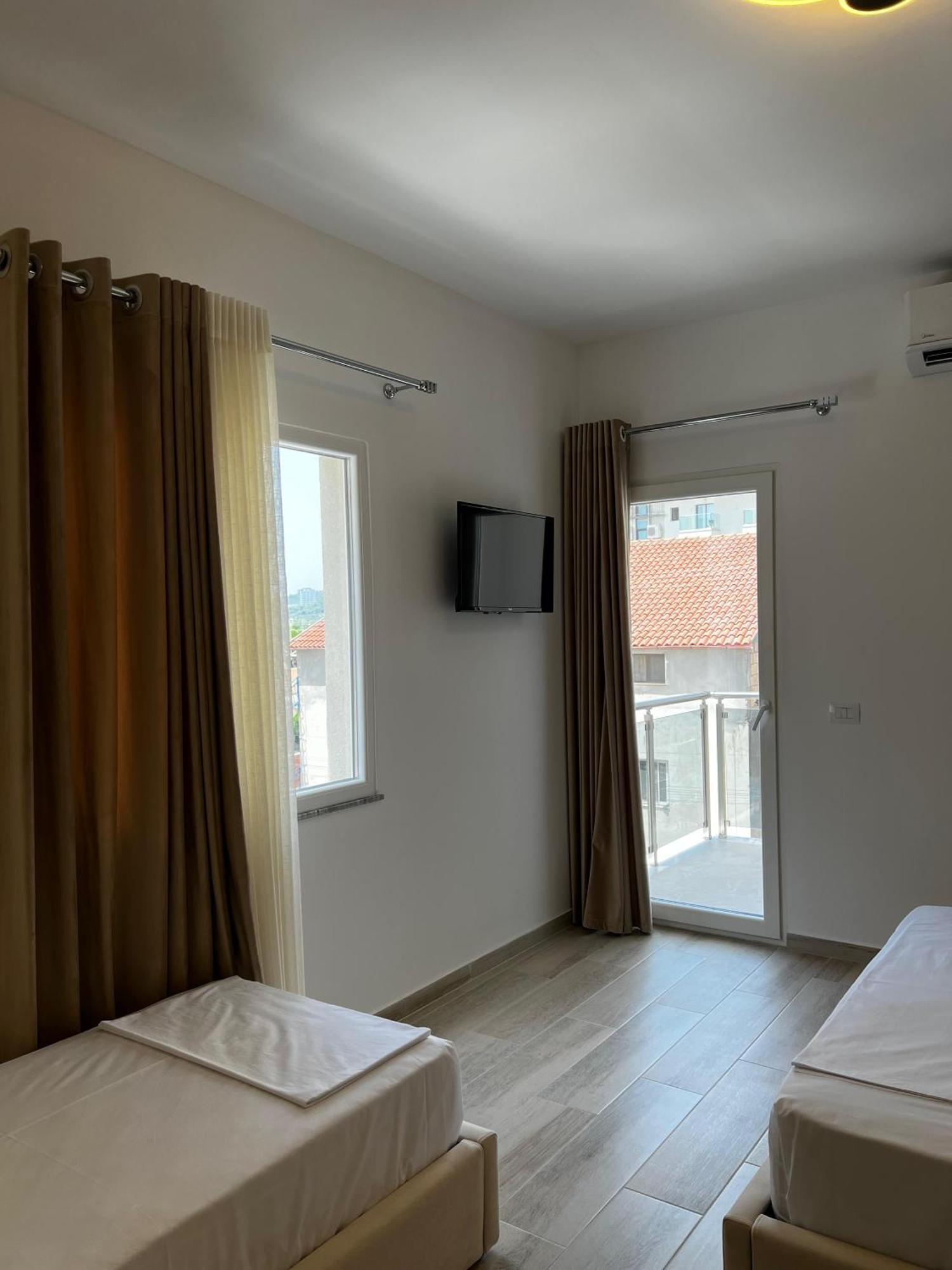 Helena Hotel Shengjin Bagian luar foto